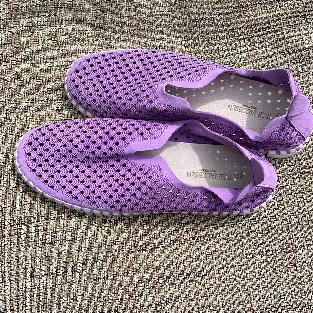 Isle Jacobsen size 39 purple slide in shoes.